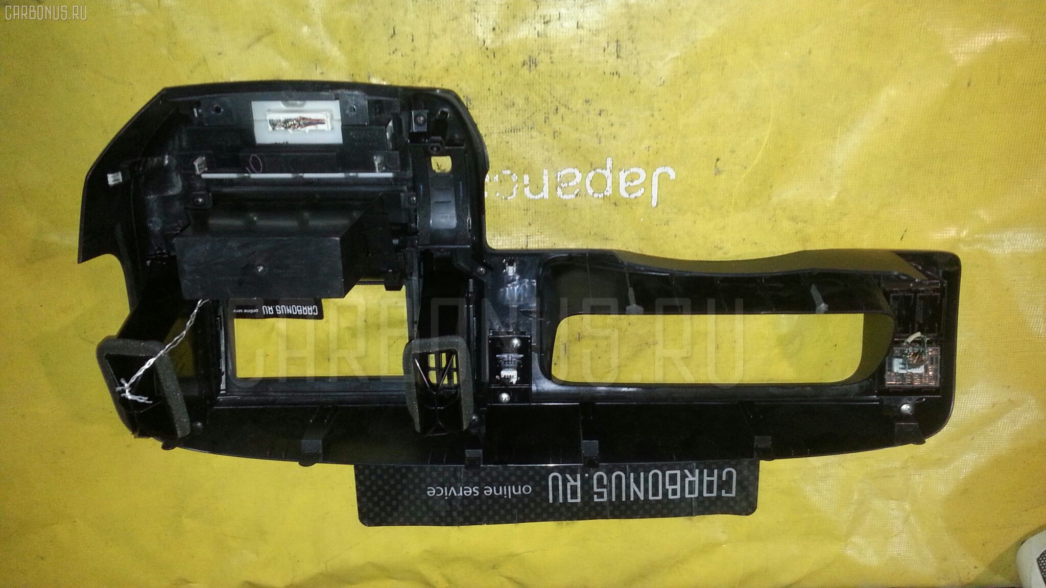 Консоль магнитофона на Nissan Serena C25 - Купить запчасть ш/к 1405625