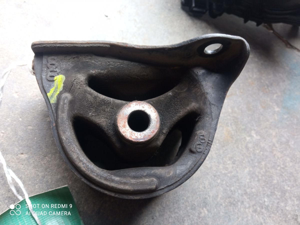 Подушка двигателя 50810-ST0-980 на Honda Cr-V RD1 B20B Фото 3