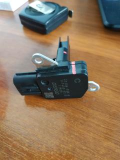 Датчик расхода воздуха TOYOTA 22204-28010, 22204-0V020 на Toyota Ractis NSP120 1NR-FE Фото 4
