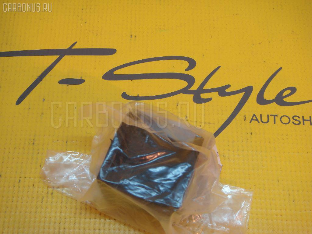 Втулка стабилизатора TOYOTA 48815-60111 на Toyota Land Cruiser HDJ101 Фото 1