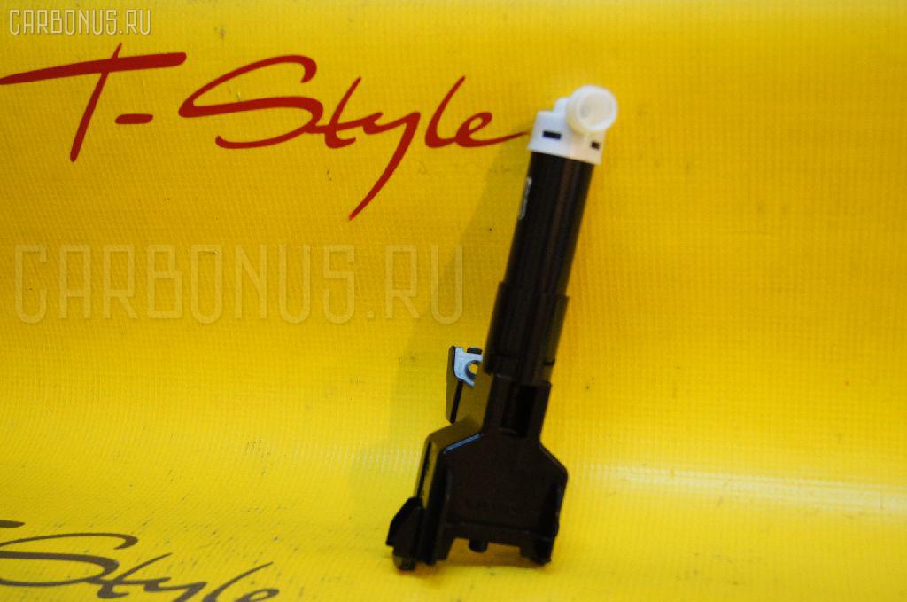Форсунка омывателя TOYOTA 85208-60040 на Toyota Land Cruiser Prado GRJ150 Фото 3
