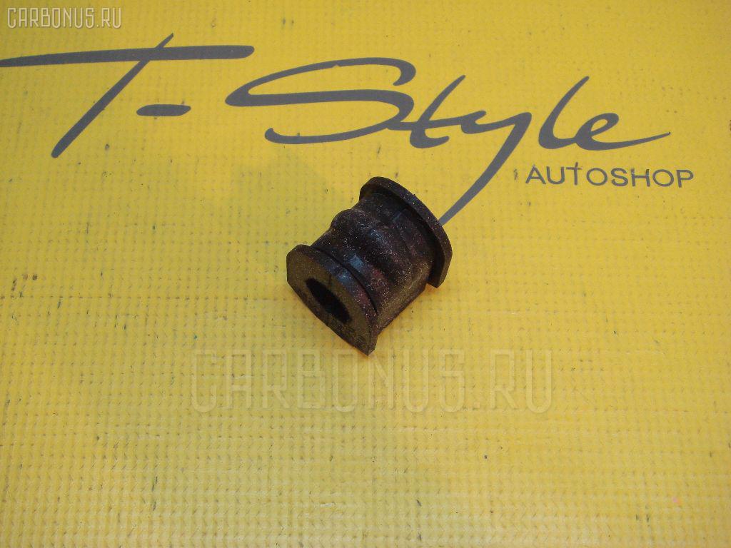Втулка стабилизатора NISSAN 56243-0E016 на Nissan March K11 Фото 2