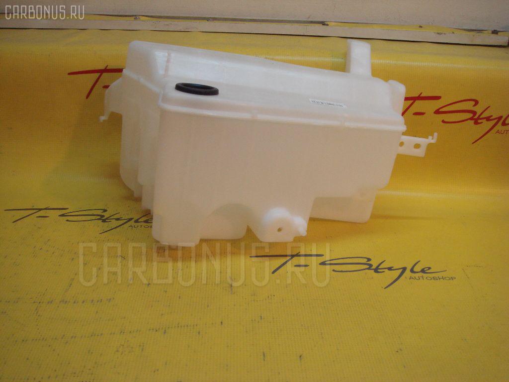 Бачок омывателя TOYOTA 85325-60100 на Toyota Land Cruiser UZJ100W Фото 3