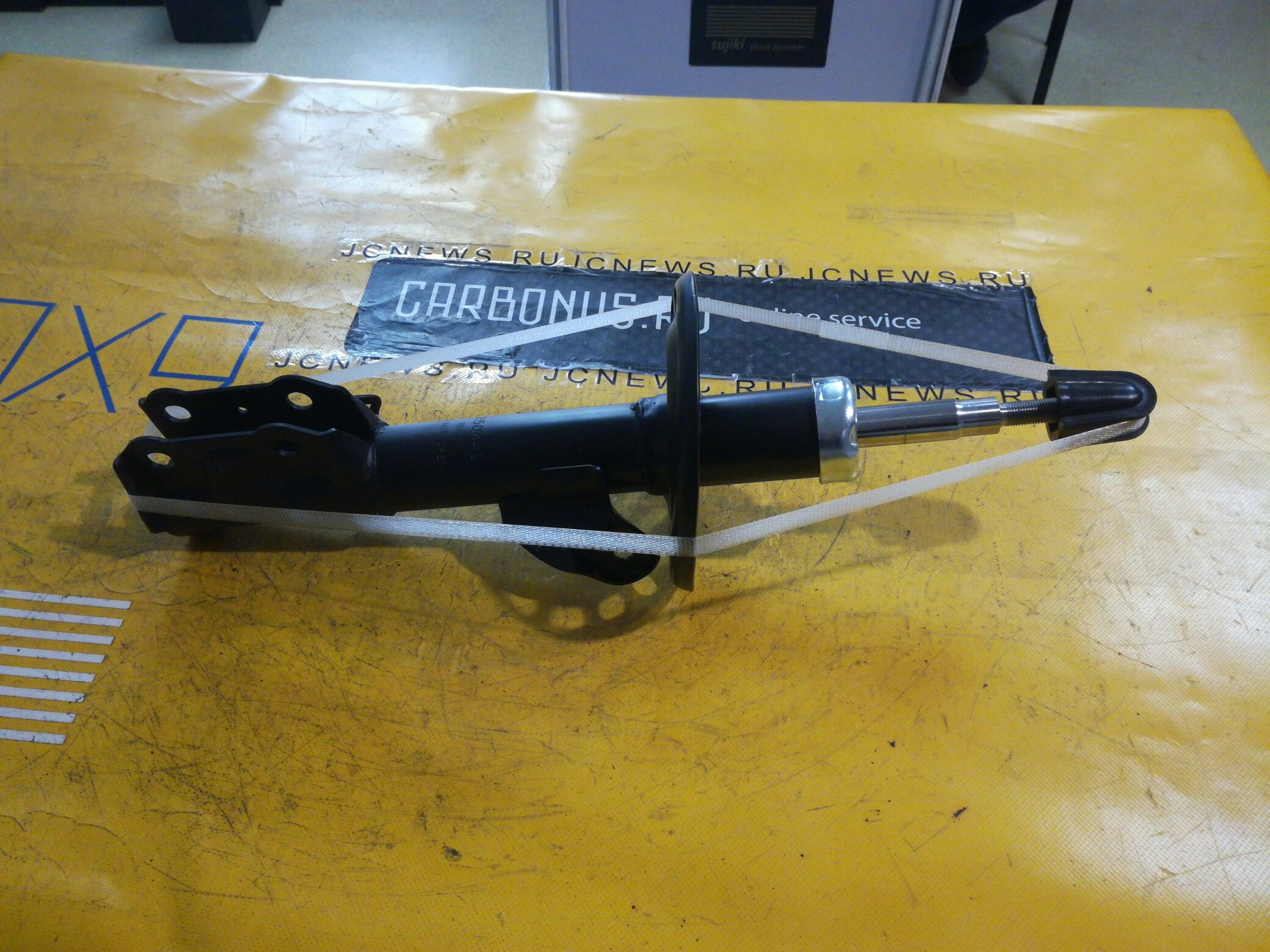 Стойка амортизатора CARFERR CR-049FR-GD1, 22-165800, 30-E79-A, 312 092, 313 586, 333331, 51601-SAA-G02, 51601-SAA-G12, 51601-SAA-J15, 51601-SAA-J25, 51601SAAE02, 51601SAAJ13, 51601SAAJ23, 51605-SAA-033, 51605-SAA-G02, 51605SAA023, 51605SAAE02, 51605SAAE13, 51605SENC02, 51605SENC020M1, B2288, CR-049-4408, SJ-049-4408, SJ-049FR-GD1, ST-049-4408, ST-049FR-GD1 на Honda Fit GD1 Фото 1