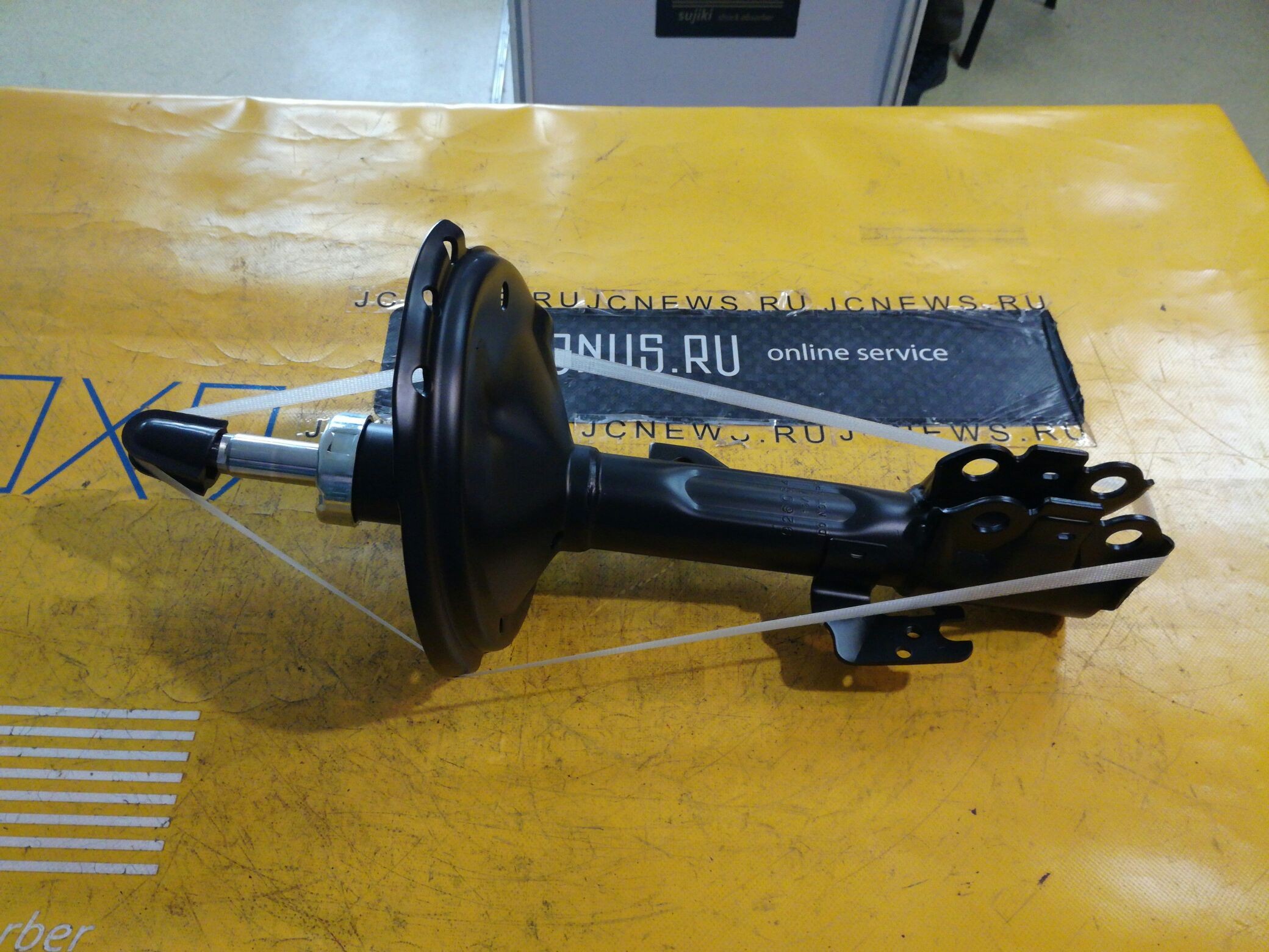 Стойка амортизатора CARFERR CR-049FL-MCU35, 22-169228, 312 905, 317 149, 32-P36-A, 334400, 48520 49545, 48520 49565, 4852048100, 4852049545, 4852049555, 4852049565, 4852049875, CR8844, SST0036, ST-049FL-MCU35 на Toyota Harrier MCU35 Фото 1