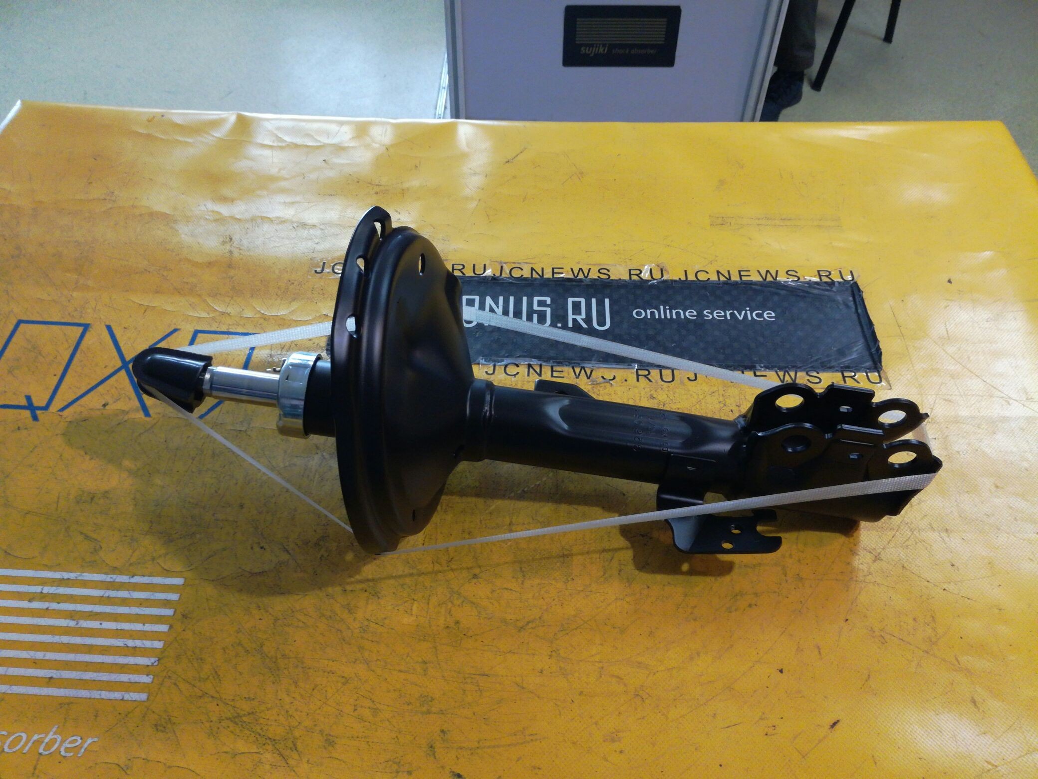 Стойка амортизатора CARFERR CR-049FL-MCU35, 22-169228, 312 905, 317 149, 32-P36-A, 334400, 48520 49545, 48520 49565, 4852048100, 4852049545, 4852049555, 4852049565, 4852049875, CR8844, SST0036, ST-049FL-MCU35 на Toyota Harrier MCU35 Фото 1