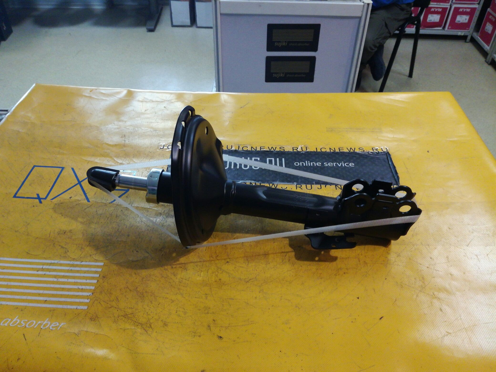 Стойка амортизатора CARFERR CR-049FL-MCU35, 22-169228, 312 905, 317 149, 32-P36-A, 334400, 48520 49545, 48520 49565, 4852048100, 4852049545, 4852049555, 4852049565, 4852049875, CR8844, SST0036, ST-049FL-MCU35 на Toyota Harrier MCU35 Фото 1