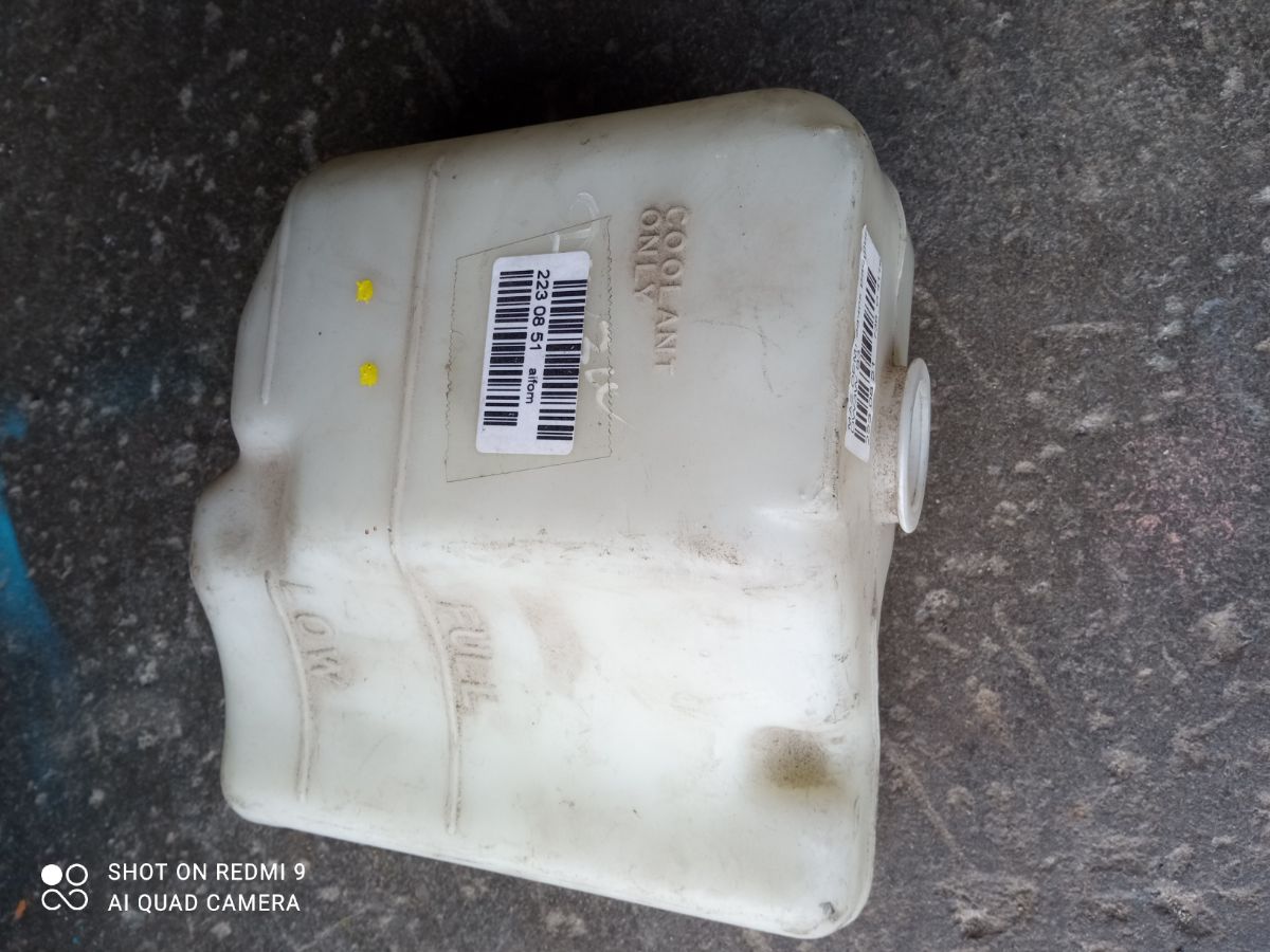 Бачок расширительный B3C715350 на Mazda Demio DW3W B3 Фото 2