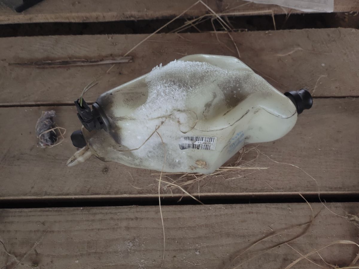 Бачок гидроусилителя A2103200114, A0004600183 на Mercedes-Benz E-Class Station Wagon S210.261 112.911 Фото 3