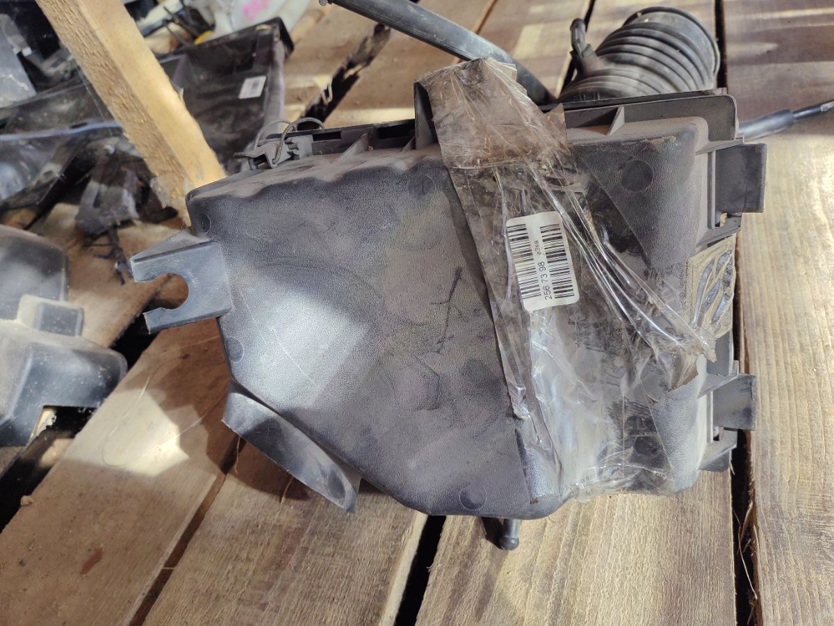 Корпус воздушного фильтра F6DZ-9600-EK на Ford Taurus 1FASP57 SI Фото 7