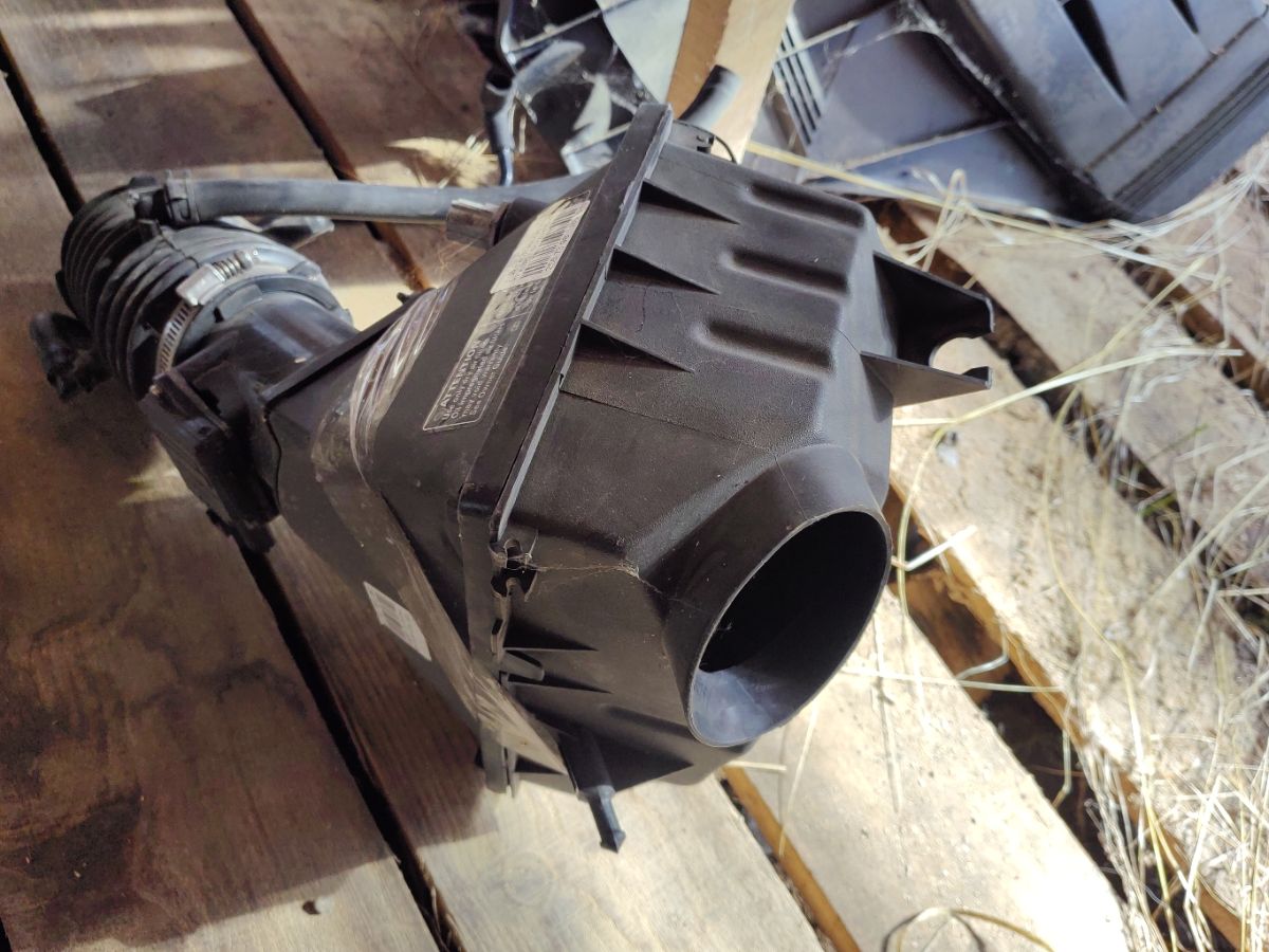 Корпус воздушного фильтра F6DZ-9600-EK на Ford Taurus 1FASP57 SI Фото 8