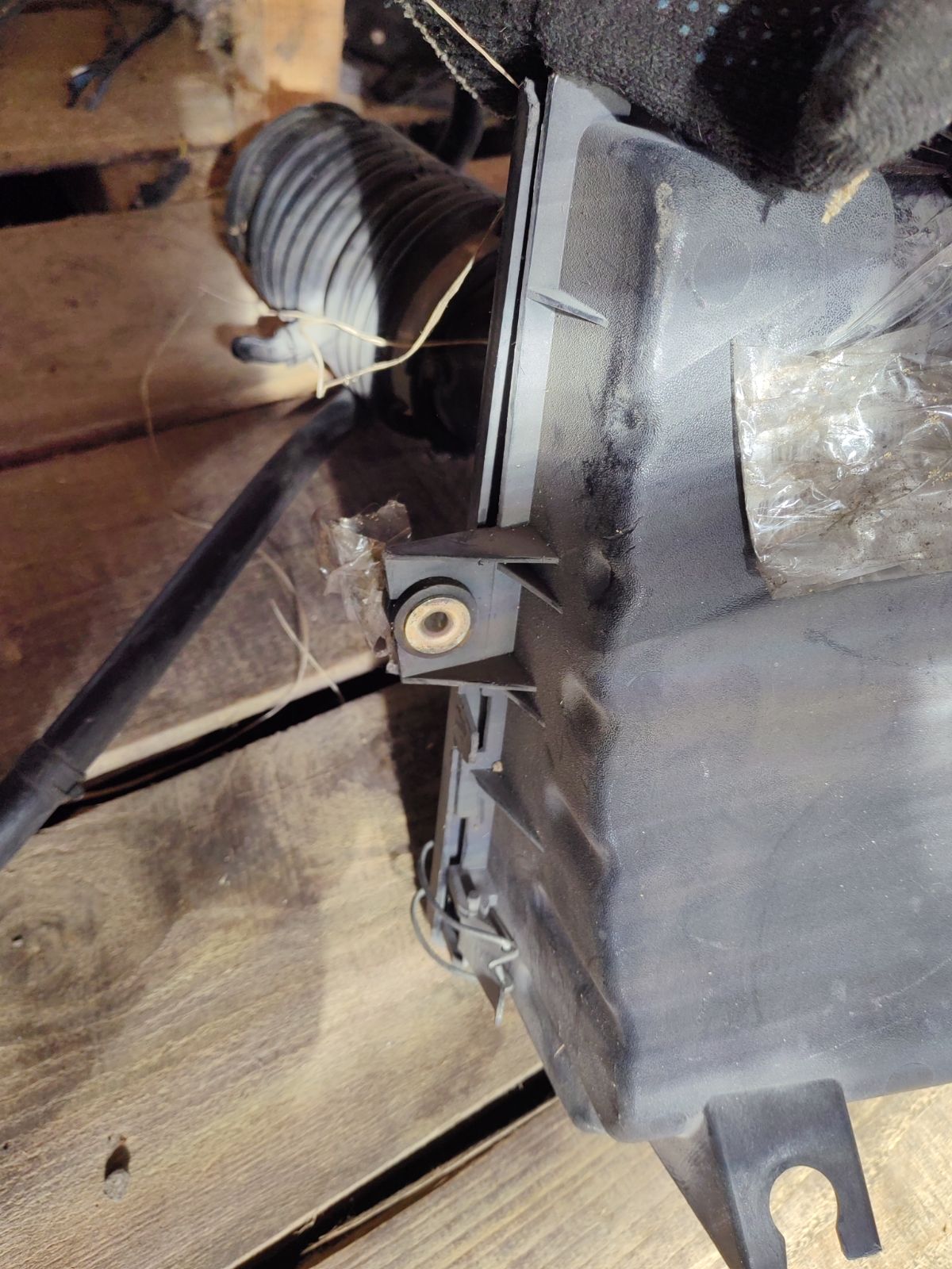 Корпус воздушного фильтра F6DZ-9600-EK на Ford Taurus 1FASP57 SI Фото 10