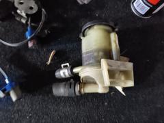 Бачок гидроусилителя 44360-44020 на Toyota Gaia ACM10G 1AZ-FSE Фото 3