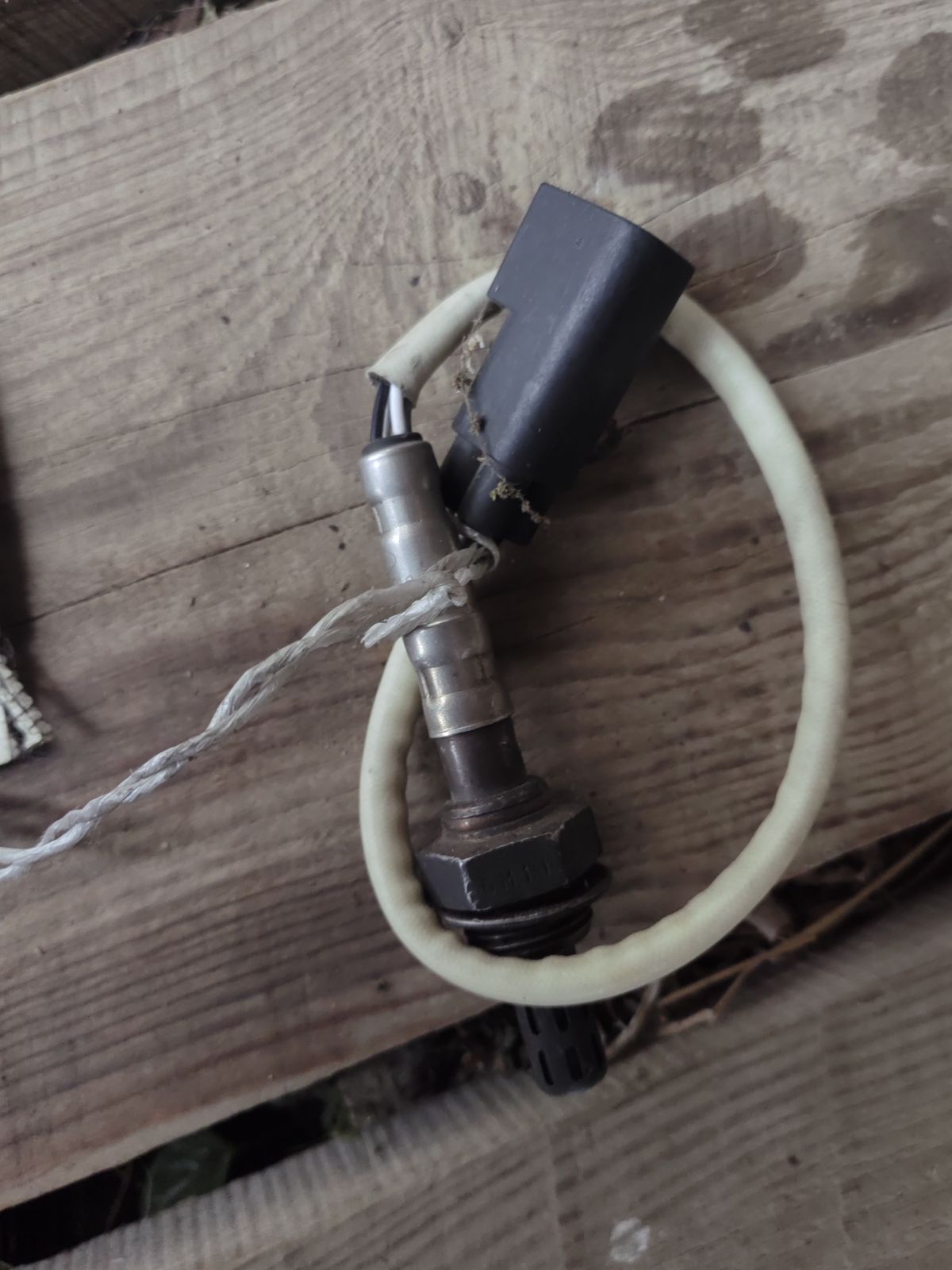 Лямбда-зонд 1001702, 1013764, 1890, 4101 0300 216-D2, 6847911, 7089574, 77168, 93BB-9F472-AA, 93GB9F472AA, 95FB9F472BA, 95FB9F472DB, 95FB9F472EA, 96BB-9F472-BA, 96FB9F472CA, 96FB9F472DA, 97923, A2C59513216Z, DOX1361, LC-743-1283, OZA216-D2, OZH045 на Ford Mondeo Ii WF0NSE SEA Фото 2