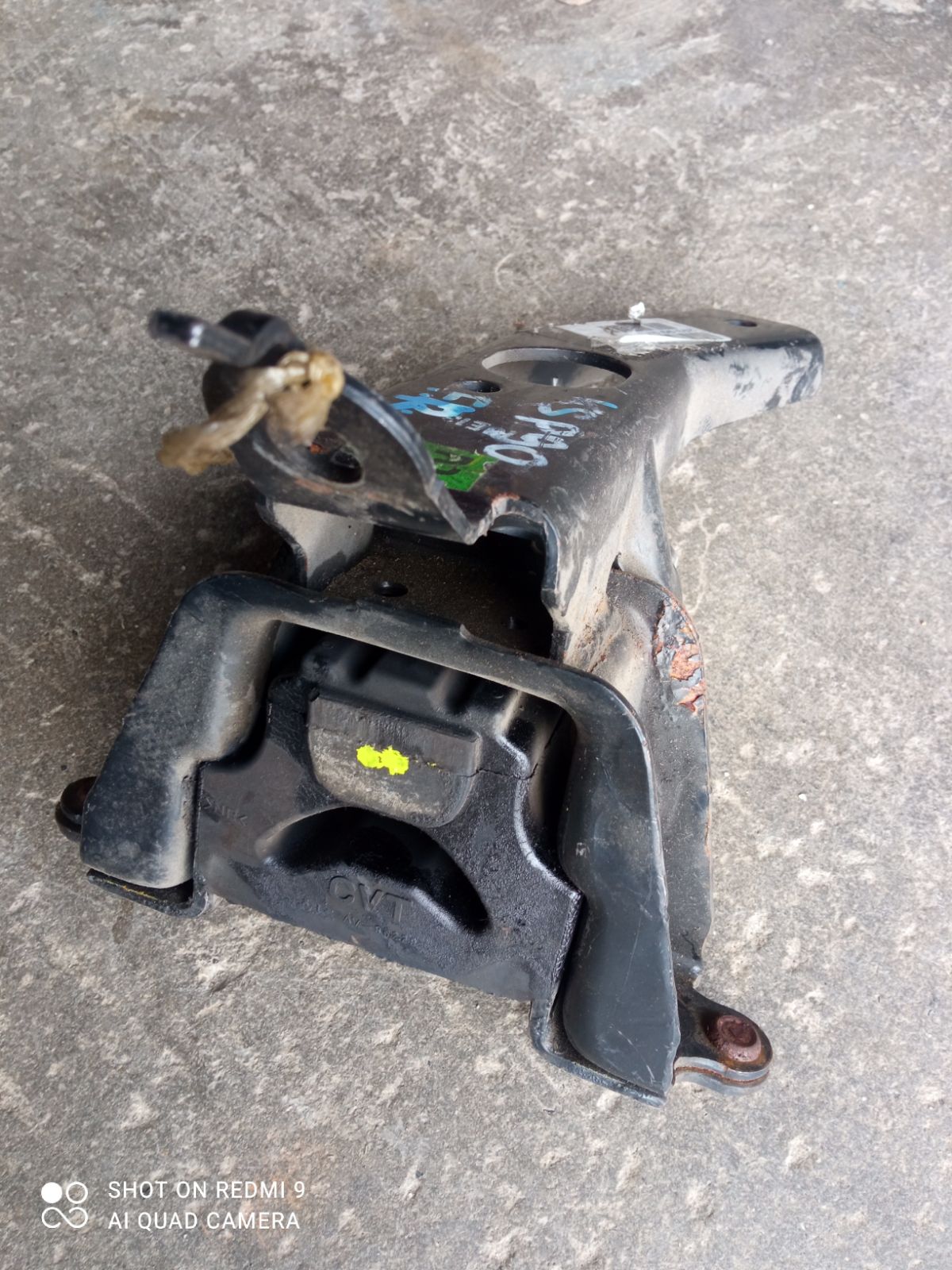 Подушка двигателя 12372-40020 на Toyota Vitz KSP90 1KR-FE Фото 4