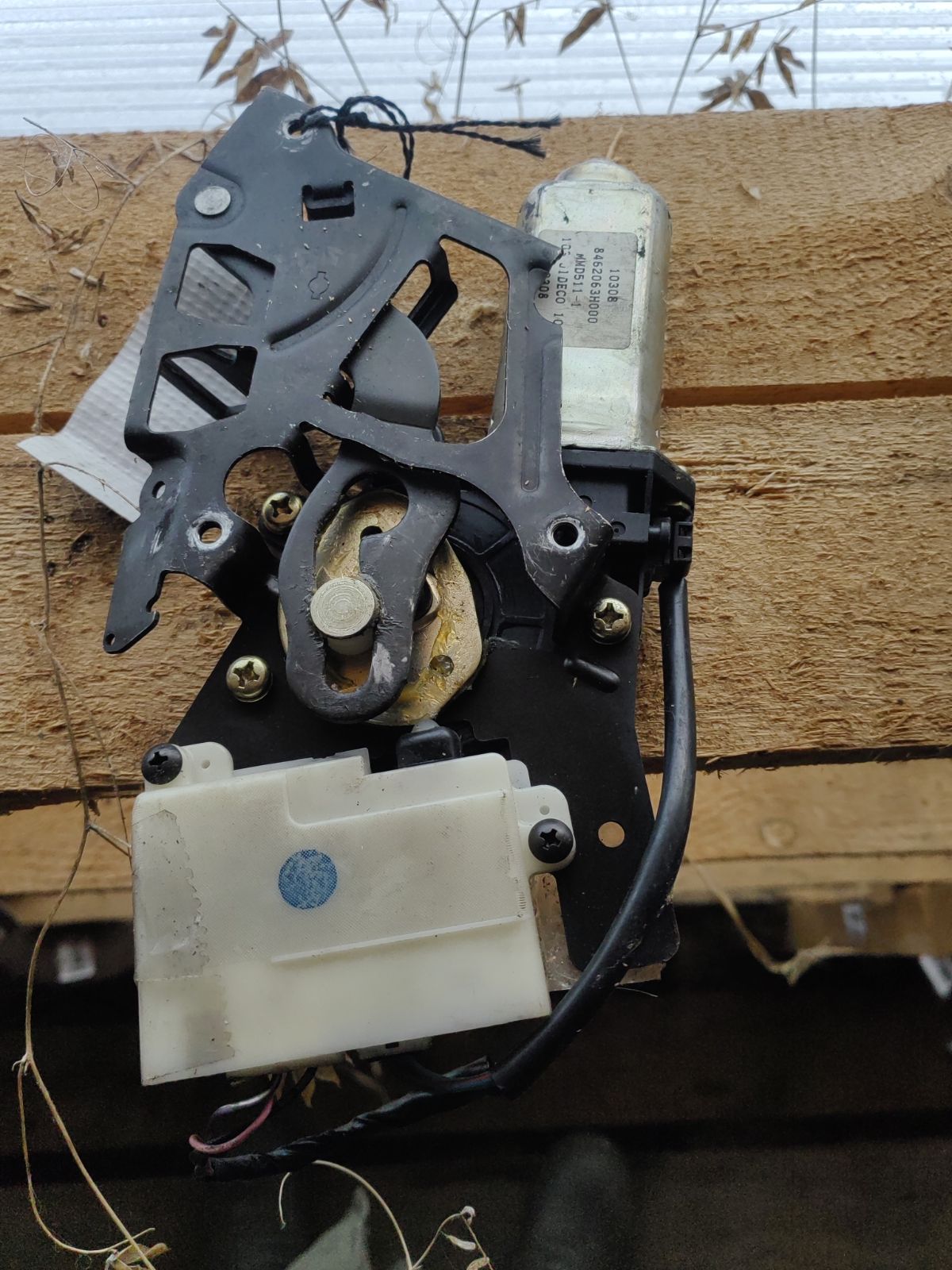 Замок крышки багажника 84622AH300 на Nissan Cedric MY34 Фото 4