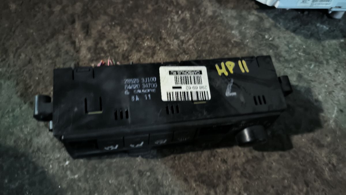 Блок управления климатконтроля на Nissan Primera HP11 Фото 3