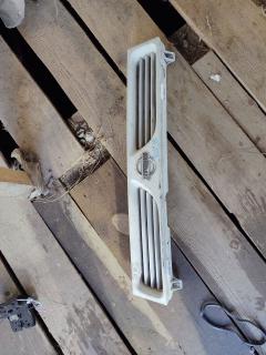 Решетка радиатора 62310 73C00 на Nissan Pulsar N14 Фото 2