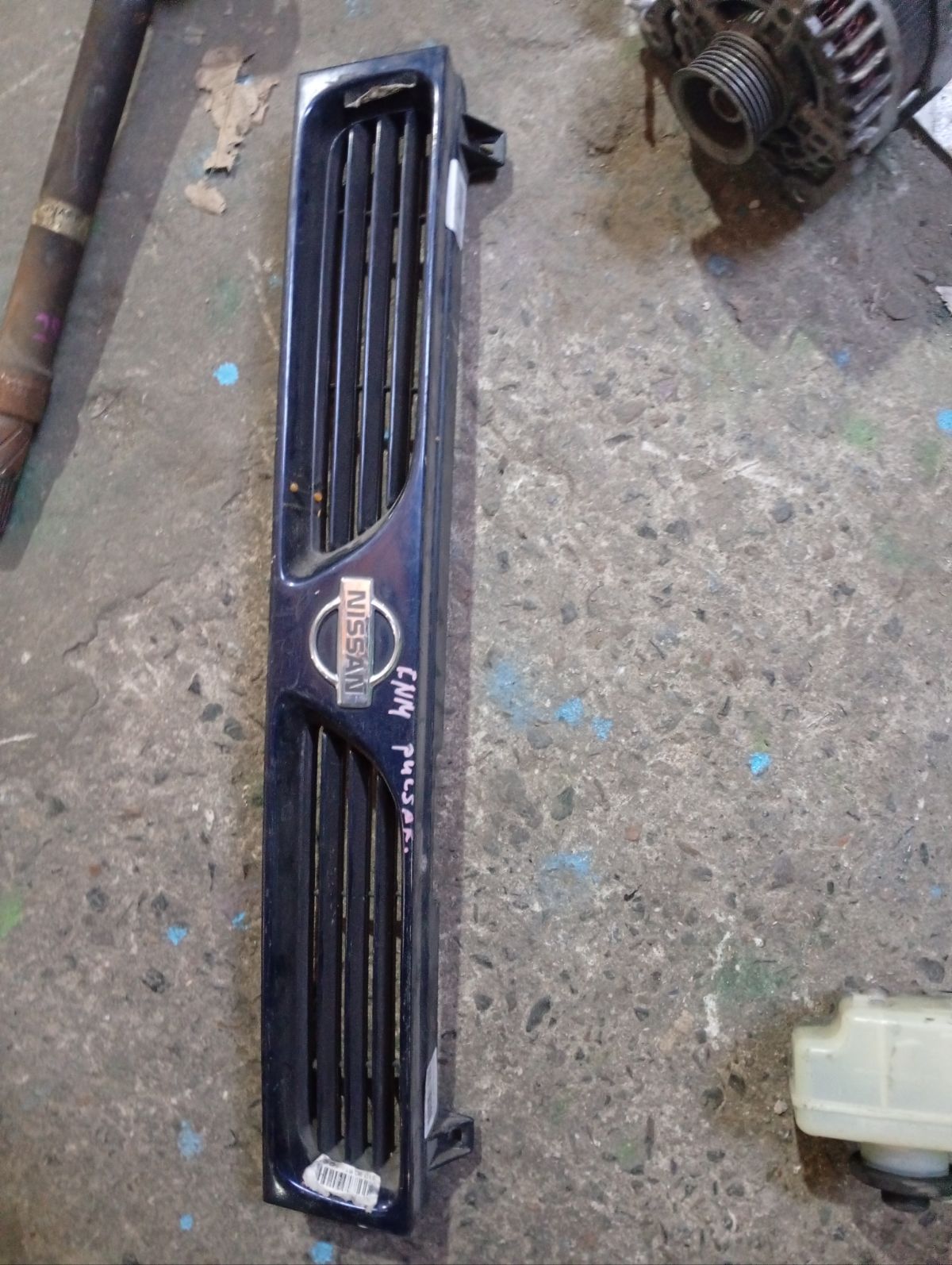 Решетка радиатора 62310 73C00 на Nissan Pulsar N14 Фото 2