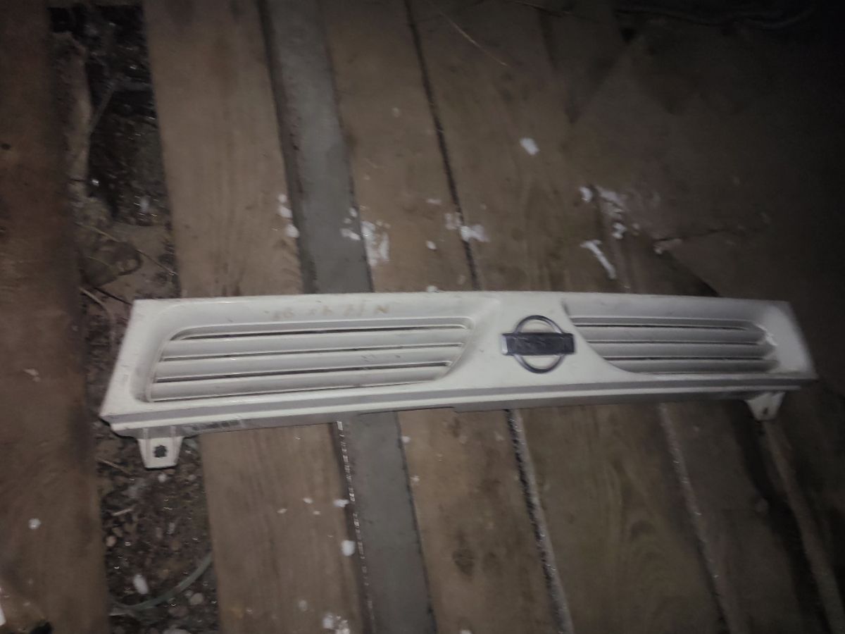 Решетка радиатора на Nissan Pulsar N14 Фото 2