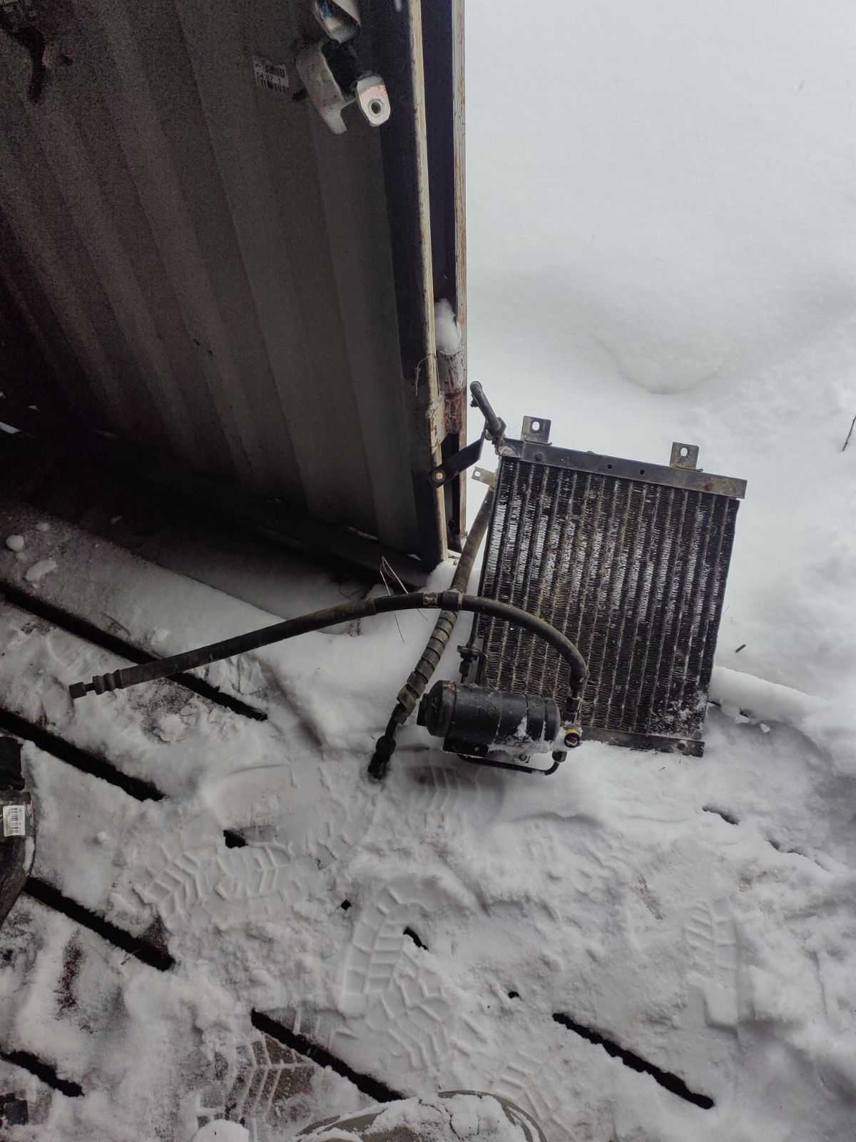 Радиатор кондиционера на Mitsubishi Canter FE315BD Фото 3