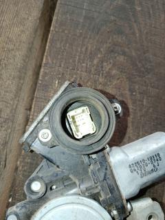 Стеклоподъемный механизм 69801-52120 на Toyota Vitz SCP90 Фото 2
