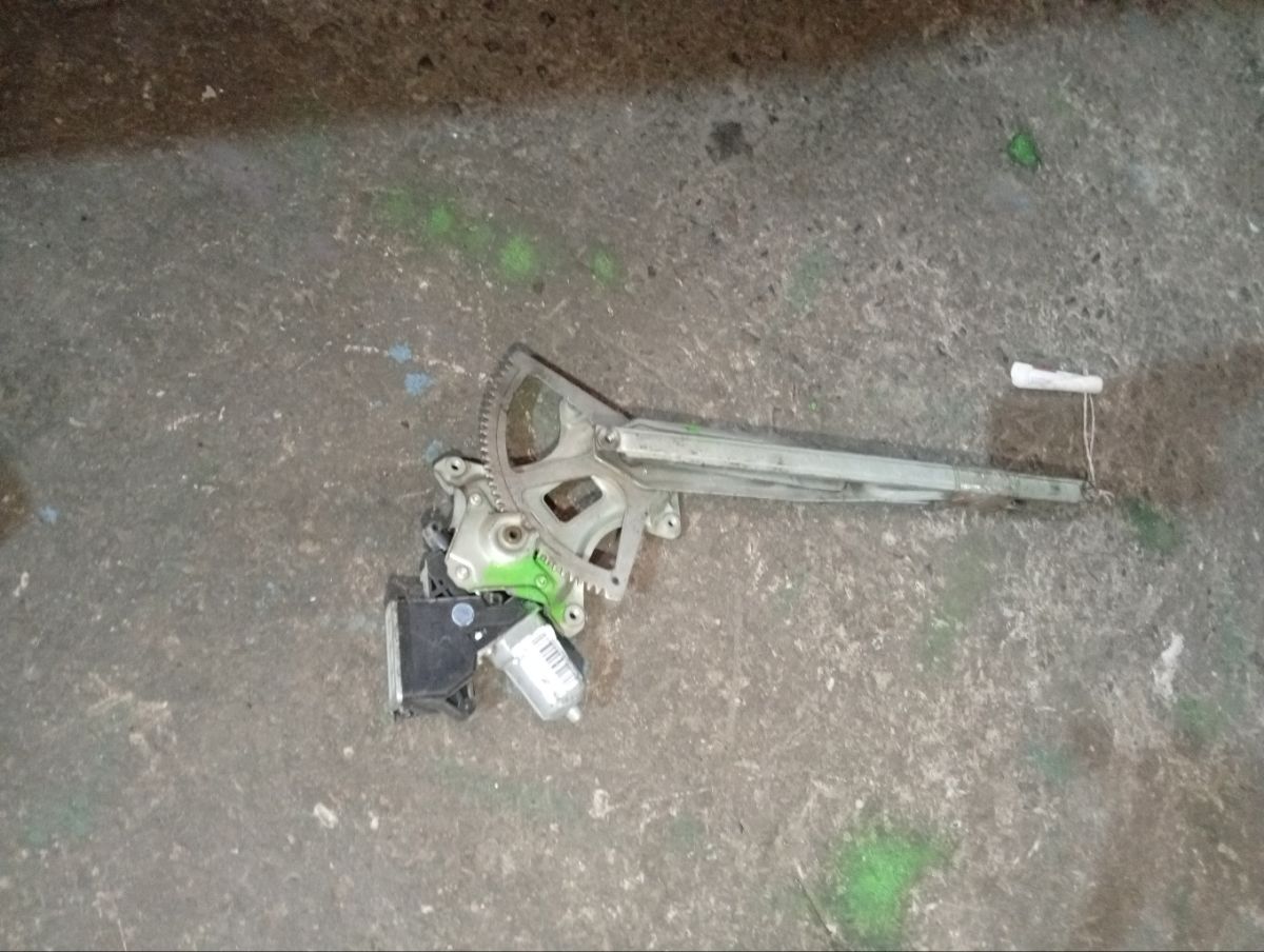 Стеклоподъемный механизм 69801-52120 на Toyota Vitz SCP90 Фото 4