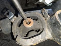 Подушка двигателя на Toyota Voltz ZZE136 1ZZ-FE Фото 12