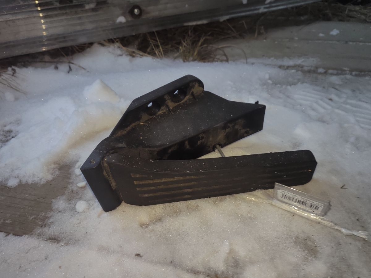 Педаль подачи топлива A2043000004 на Mercedes-Benz E-Class W212.056 272.980 Фото 2