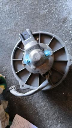 Мотор печки 87103-17010, 87103-42010 на Toyota Raum EXZ10 Фото 4