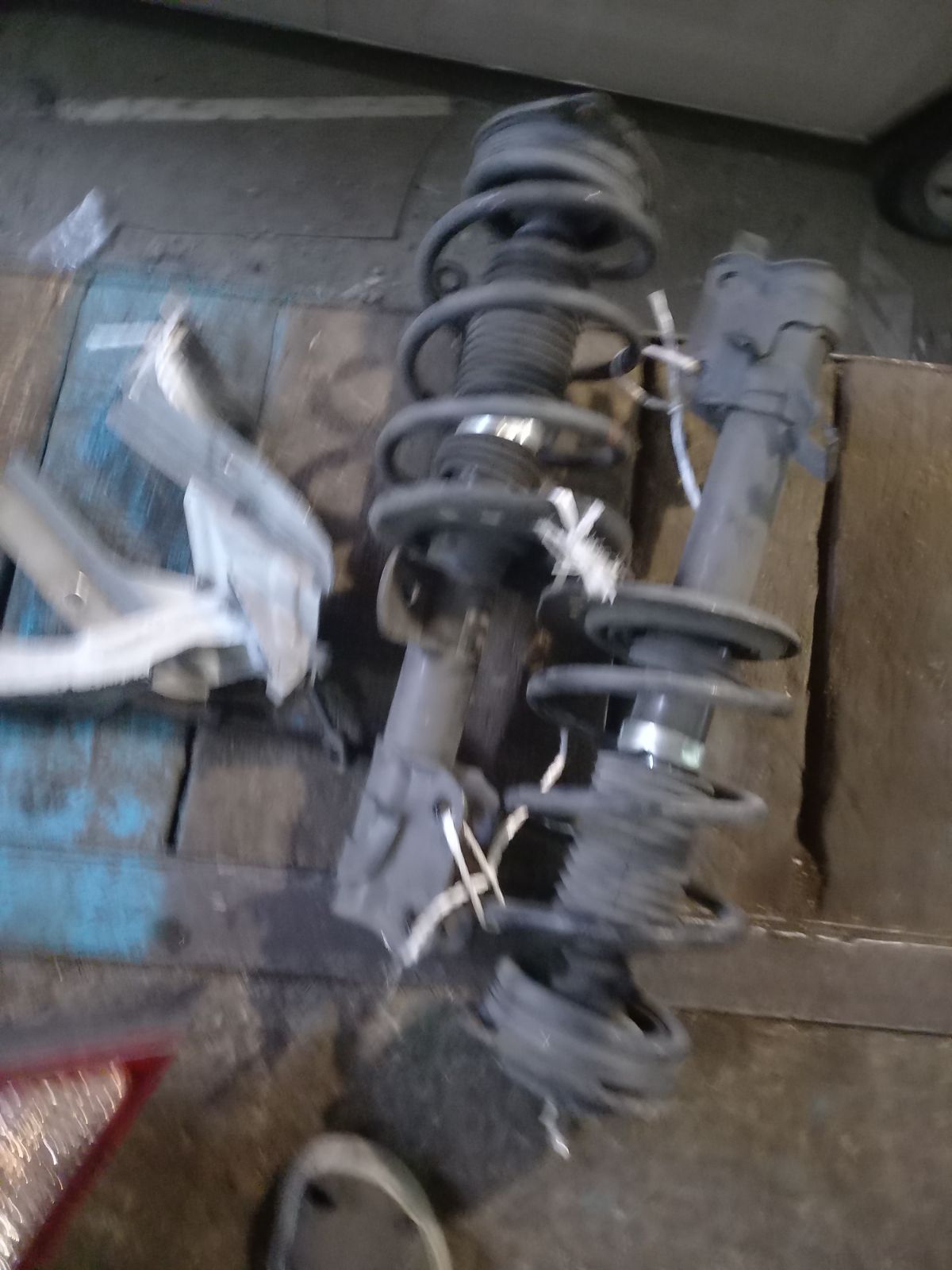 Стойка амортизатора на Nissan Leaf AZE0 EM57 Фото 13