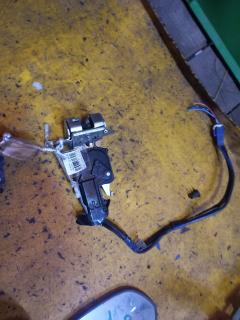 Замок двери на Toyota Vitz SCP10 Фото 3