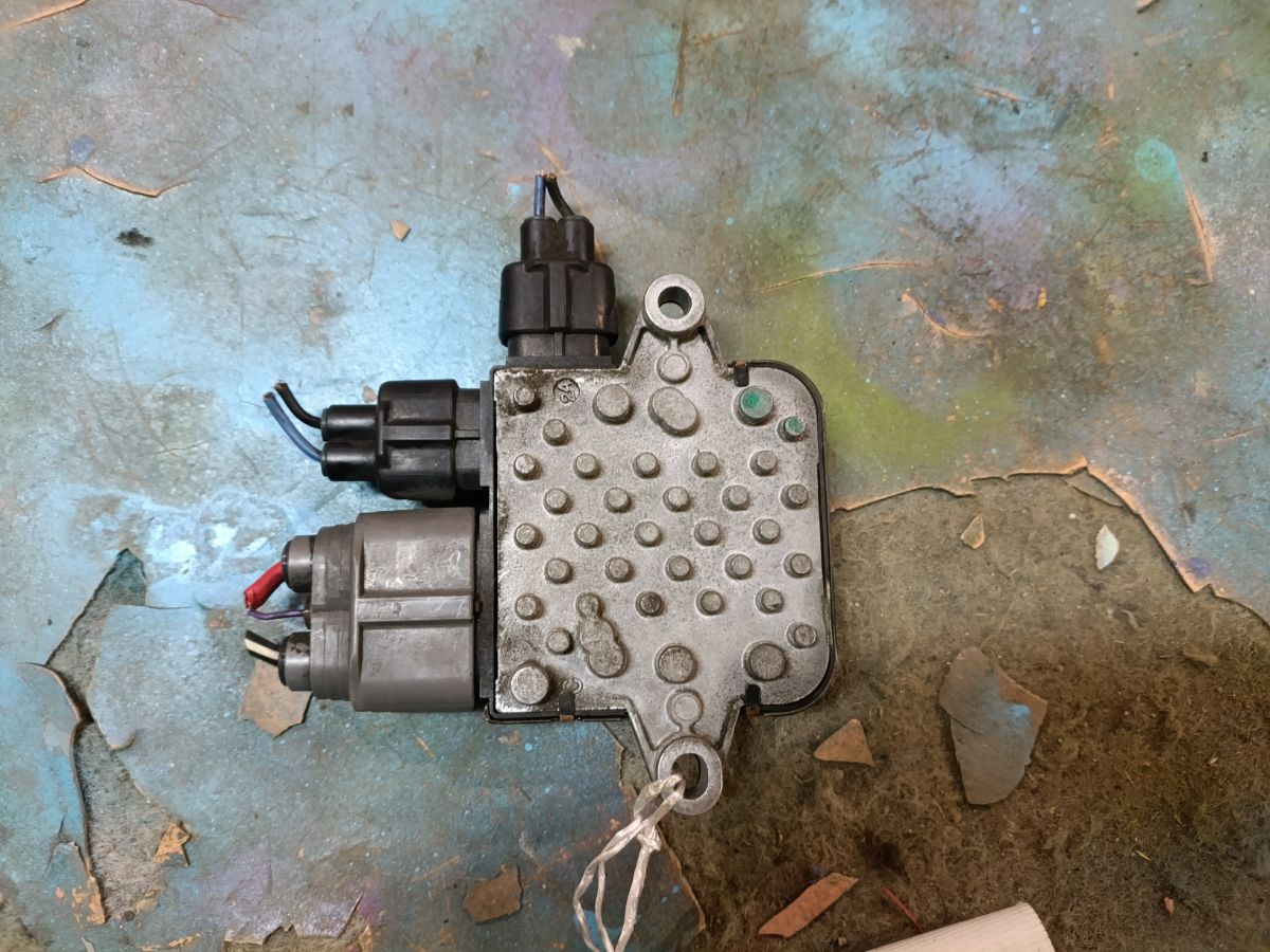 Блок управления вентилятором 21493EG000, 21493EH10A, 21493EN000 на Nissan Fuga Y50 VQ25DE Фото 4