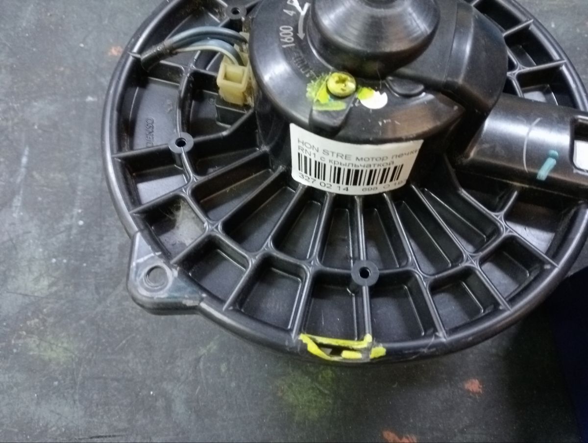 Мотор печки на Honda Stream RN1 Фото 7