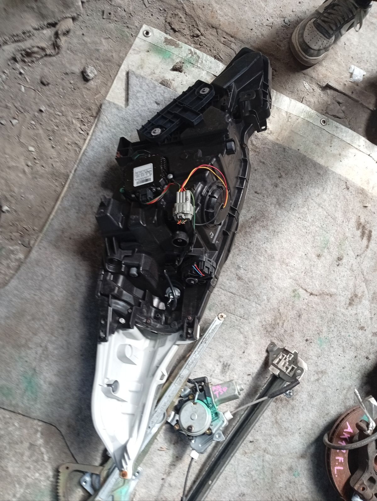 Фара 1847 1847 на Nissan Leaf ZE0 Фото 7