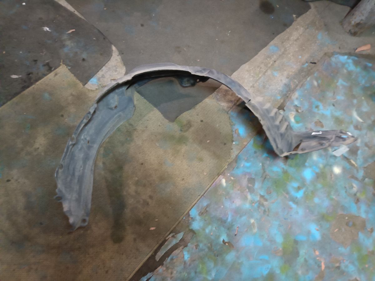 Подкрылок на Toyota Estima MCR30W 1MZ-FE Фото 3