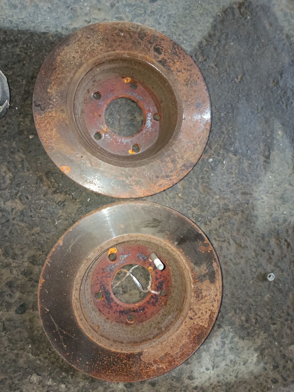 Тормозной диск 40206-CY00A на Nissan Serena C26 MR20DD Фото 3