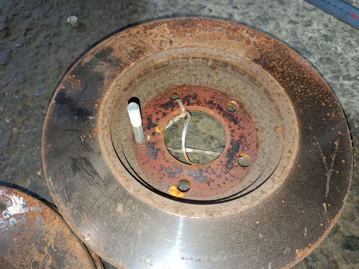 Тормозной диск 40206-CY00A на Nissan Serena C26 MR20DD Фото 4