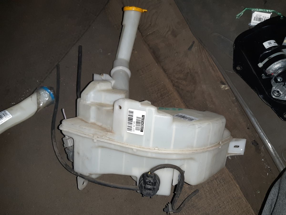 Бачок омывателя на Mazda Axela BK5P Фото 4