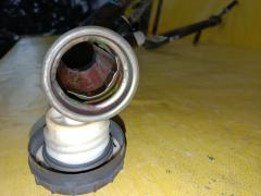 Заливная горловина топливного бака на Honda Stepwgn RF1 B20B Фото 4