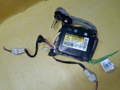 Блок розжига ксенона на Toyota Noah AZR60G 85967-52030