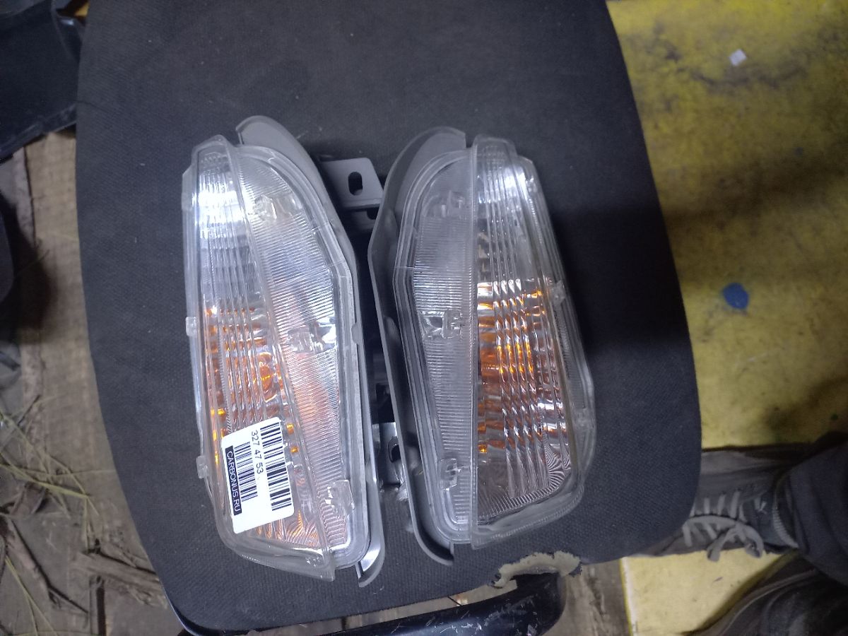 Поворотник бамперный 47-45 47-45 на Toyota Prius Alpha ZVW41W Фото 7