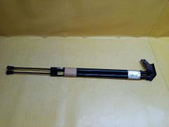 Амортизатор двери на Toyota Prius Alpha ZVW41W