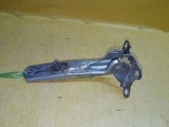 Крепление капота на Toyota Vitz SCP10 53410-52010  53420-52010