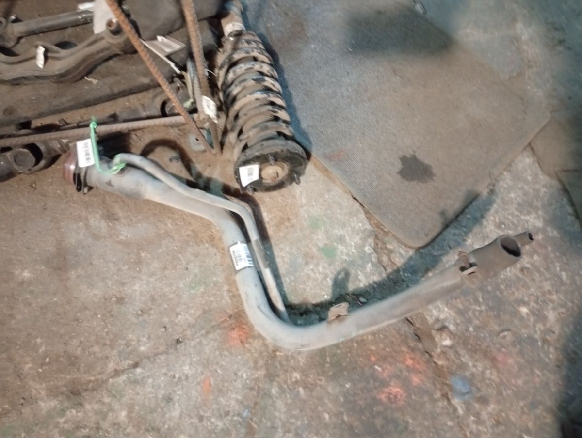 Заливная горловина топливного бака MR134520, MR135238 на Mitsubishi Galant EA1A 4G93 Фото 3