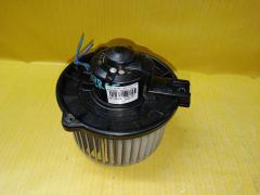 Мотор печки на Toyota Noah AZR65G