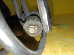 Амортизатор 56210-1V15A на Nissan Note E11 Фото 3