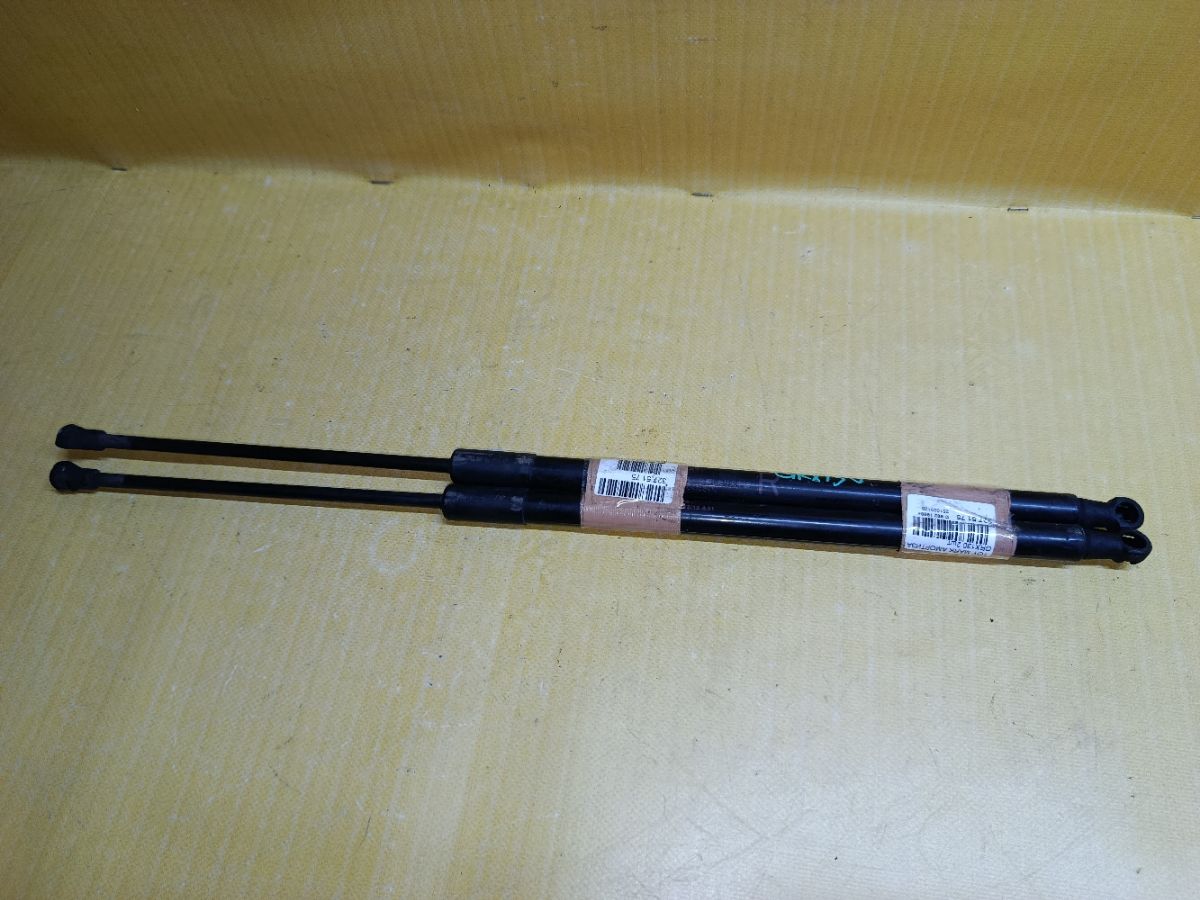 Амортизатор капота на Toyota Mark X GRX130 Фото 1