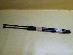 Амортизатор капота на Toyota Mark X GRX130 Фото 2