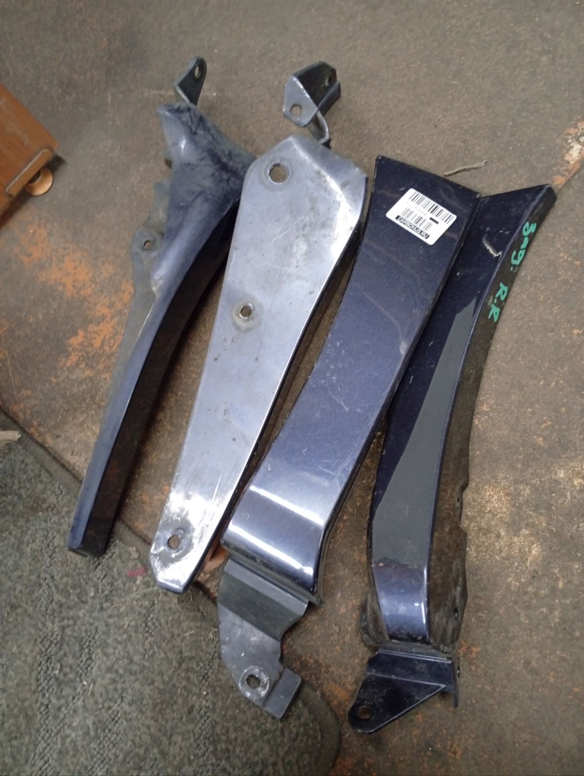 Накладка на крыло 76902-28070, 76901-28070, 76907-28070, 76908-28070 на Toyota Voxy ZRR70G Фото 9